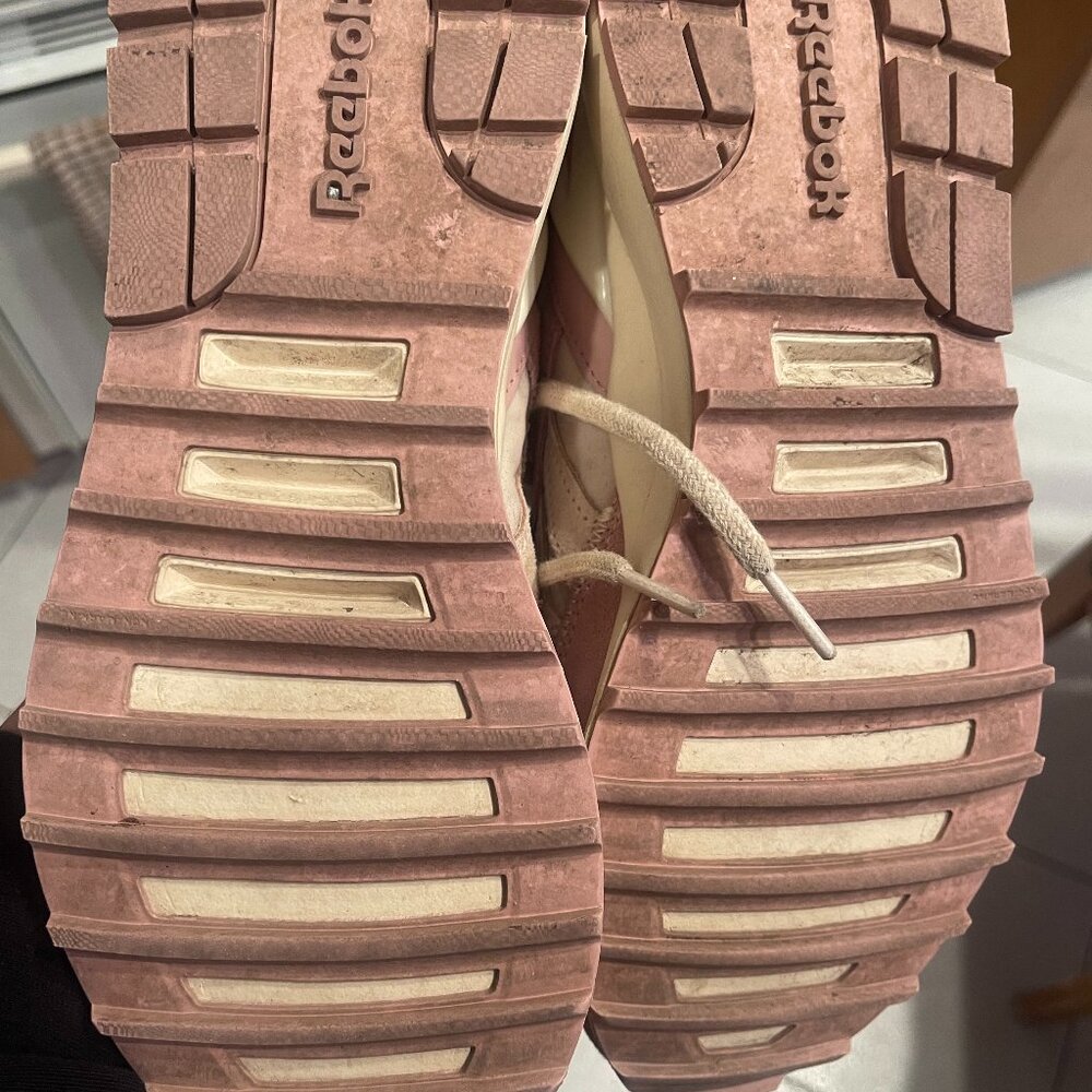 Reebok Women’s Classic Leather Legacy AZ Sneaker - Picture 4 of 6